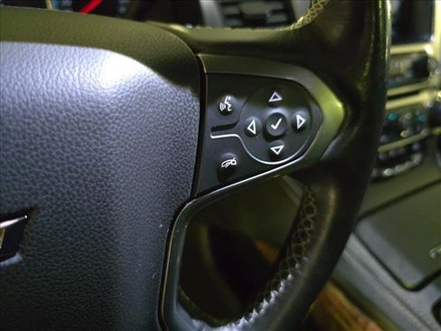 Used 2019 Chevrolet Suburban Premier AWD/4WD image 21