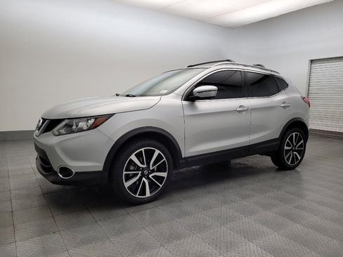Used 2017 Nissan Rogue Sport SL image 2