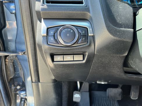 Used 2018 Ford Explorer XLT w/ Equipment Group 201A AWD/4WD image 12