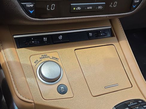 Used 2018 Lexus ES 350 w/ Navigation System Package FWD image 29