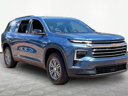 Used 2025 Chevrolet Traverse LT w/ Driver Confidence Package