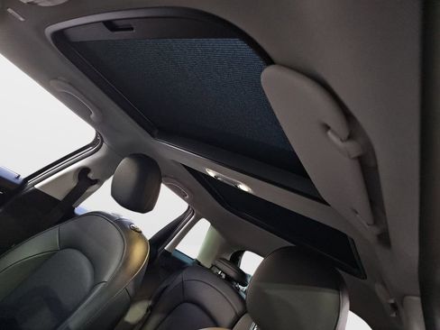 Used 2021 MINI Cooper 4-Door Hardtop image 18