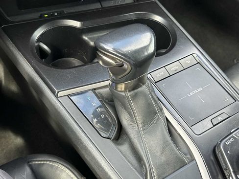 Used 2022 Lexus UX 200 FWD image 19