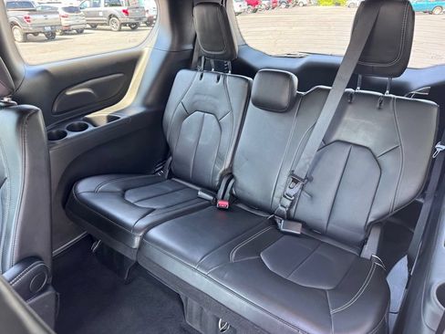 Used 2025 Chrysler Pacifica Select FWD image 29