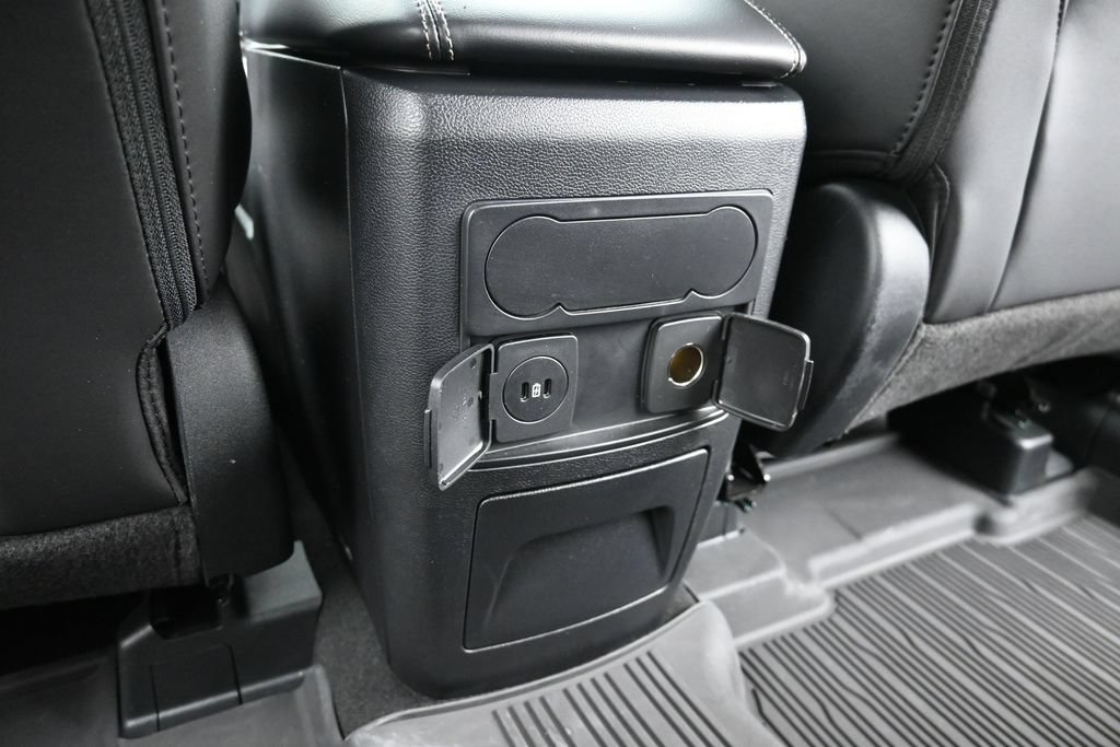 Used 2024 Ford Explorer XLT w/ Equipment Group 202A RWD image 24