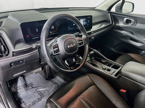Used 2024 Kia Sorento S FWD image 9