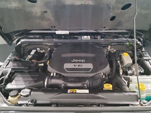Used 2015 Jeep Wrangler Unlimited Sahara AWD/4WD image 14