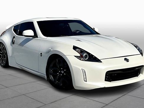 Used 2020 Nissan 370Z Coupe image 2