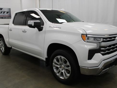 Used 2025 Chevrolet Silverado 1500 LTZ image 4