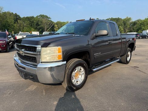Used 2010 Chevrolet Silverado 2500 LT AWD/4WD image 1
