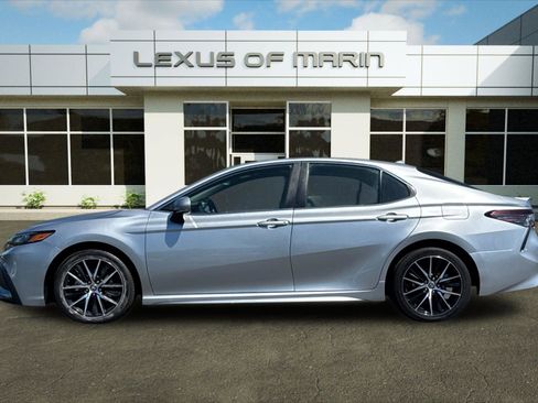 Used 2024 Toyota Camry SE image 2