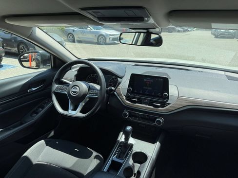 Used 2025 Nissan Altima 2.5 SV FWD image 35