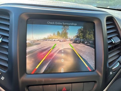 Used 2015 Jeep Cherokee Limited FWD image 27