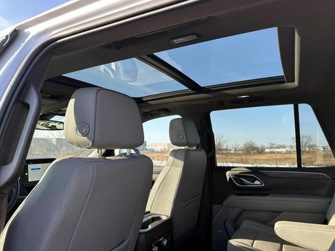 Used 2022 GMC Yukon SLT w/ SLT Premium Package image 15