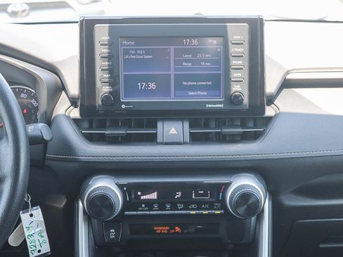 Used 2021 Toyota RAV4 LE FWD image 14