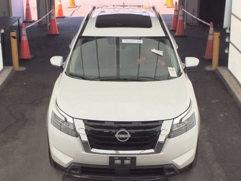 Used 2025 Nissan Pathfinder SV w/ SV Premium Package FWD image 4