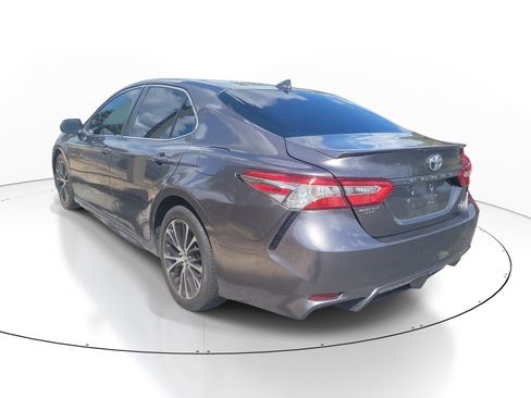 Used 2020 Toyota Camry SE FWD image 5