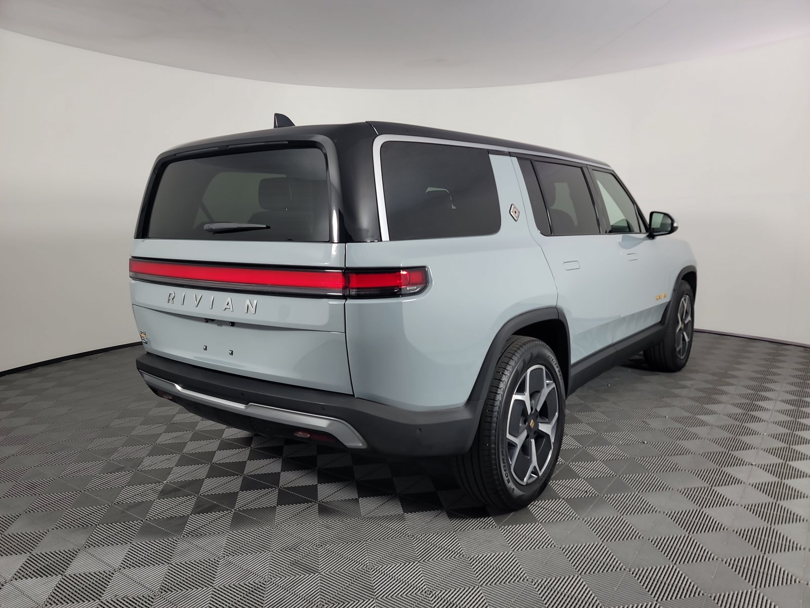 Used 2023 Rivian R1S Adventure Quad AWD/4WD image 5