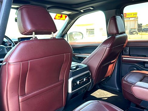 Used 2023 Ford Expedition Limited image 18