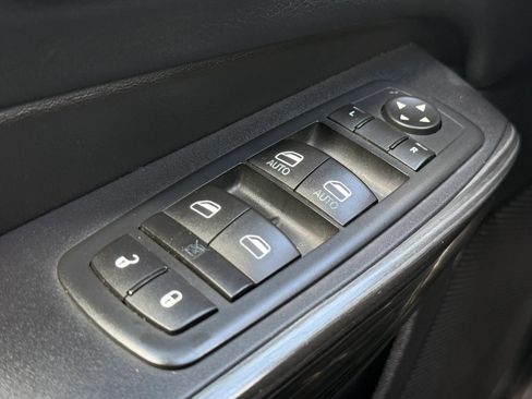 Used 2015 Jeep Cherokee Trailhawk AWD/4WD image 23