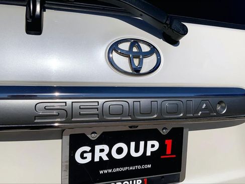 Used 2017 Toyota Sequoia Platinum RWD image 31