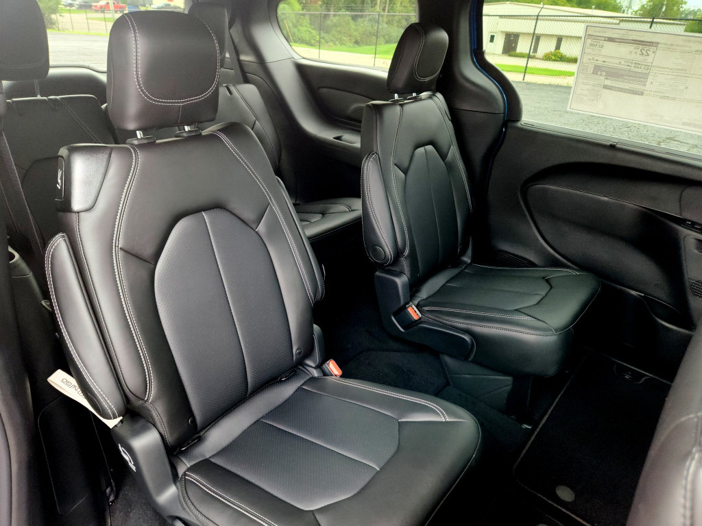 New 2027 Chrysler Pacifica Select FWD image 47
