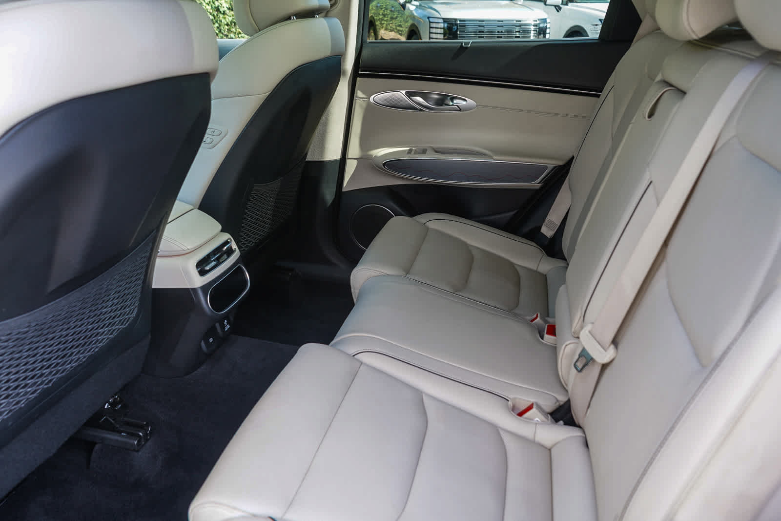 Used 2023 Genesis GV70 2.5T w/ Advanced Package AWD/4WD image 18