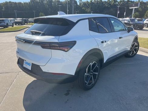 New 2026 Chevrolet Equinox EV LT image 8