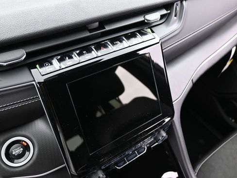 New 2025 Jeep Grand Cherokee 4WD image 21