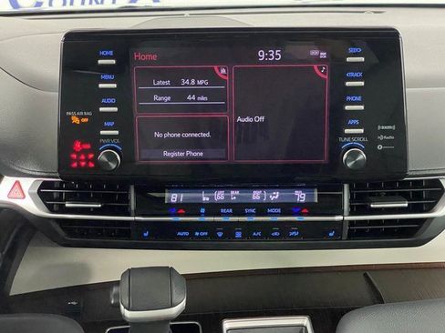 Used 2024 Toyota Sienna XLE image 17