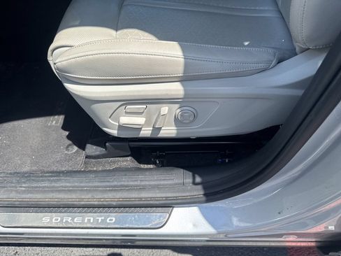 Used 2023 Kia Sorento SX Prestige w/ Panoramic Sunroof Package AWD/4WD image 5
