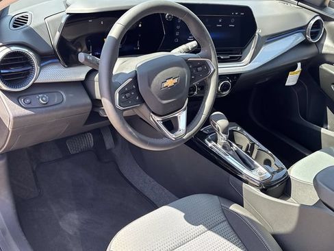 New 2026 Chevrolet Trax LT w/ LT Convenience Package FWD image 19