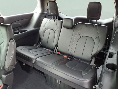 New 2026 Chrysler Pacifica Select w/ S Appearance Package FWD image 8