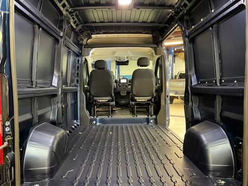 New 2025 RAM ProMaster 1500 w/ Quick Order Package 22G SLT image 3