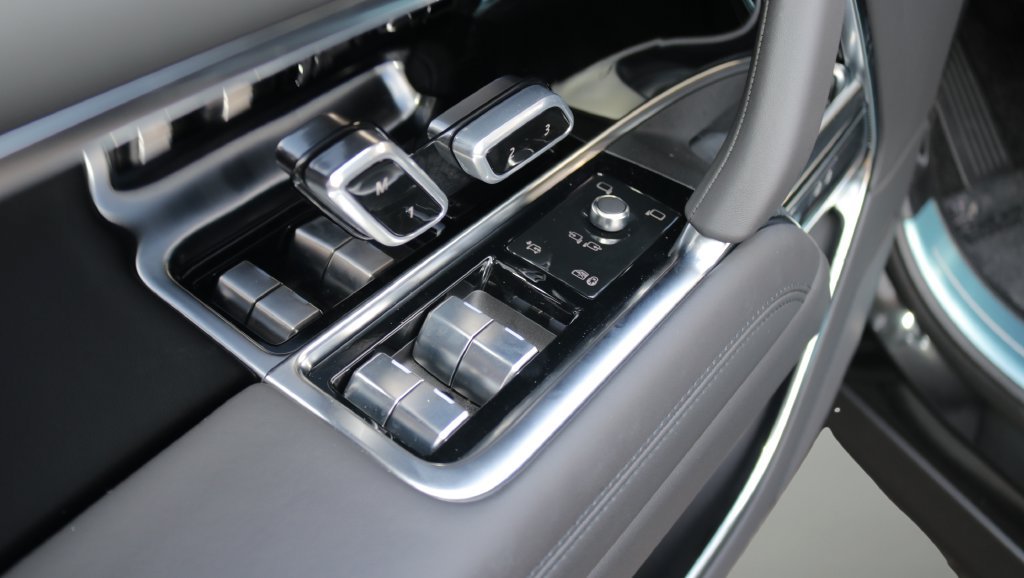 New 2026 Land Rover Range Rover SE AWD/4WD image 10