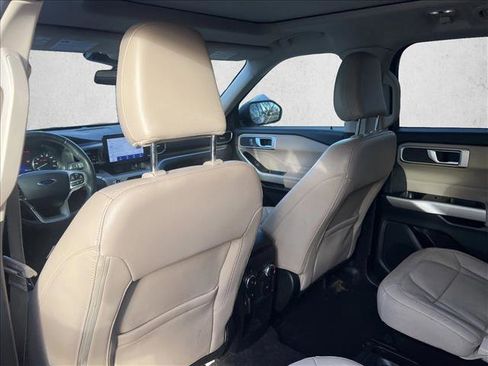 Used 2021 Ford Explorer XLT w/ Equipment Group 202A image 16