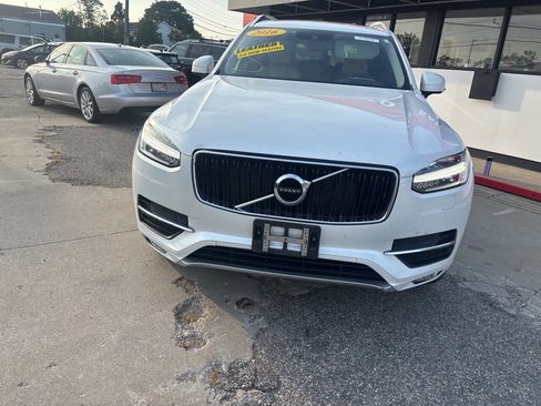 Used 2016 Volvo XC90 T6 Momentum image 11