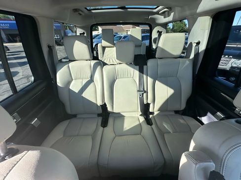 Used 2015 Land Rover LR4 HSE LUX image 16