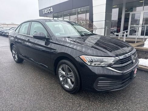 Used 2024 Volkswagen Jetta SE image 1