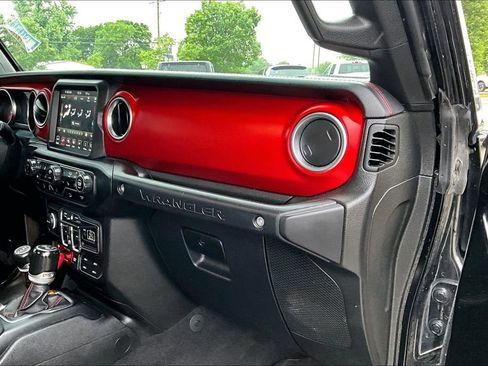 Used 2020 Jeep Wrangler Unlimited Rubicon w/ Dual Top Group AWD/4WD image 13
