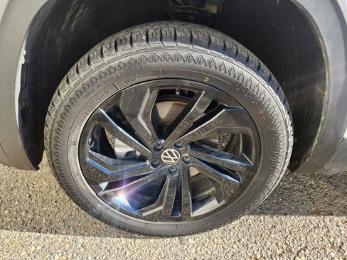 Used 2023 Volkswagen Atlas SE image 21