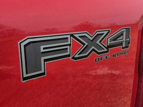 Used 2025 Ford F250 Lariat w/ Black Appearance Package image 8