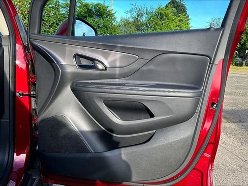 Used 2021 Buick Encore Preferred AWD/4WD image 23