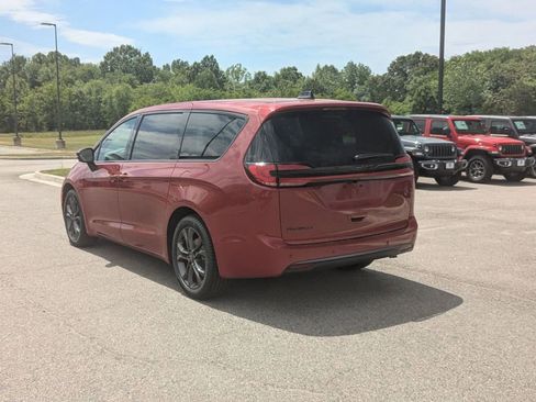 New 2026 Chrysler Pacifica Select FWD image 3