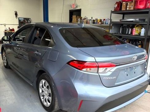 Used 2021 Toyota Corolla LE image 3