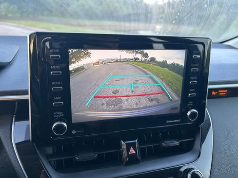 Used 2021 Toyota Corolla LE FWD image 25