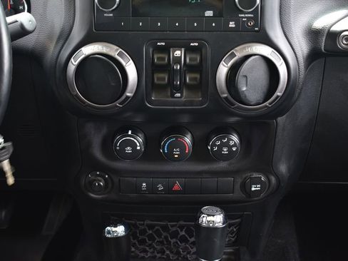 Used 2018 Jeep Wrangler Unlimited Sport S AWD/4WD image 31