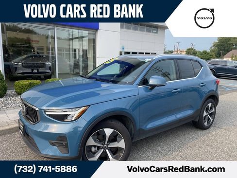 Used 2025 Volvo XC40 B5 Plus AWD/4WD image 1