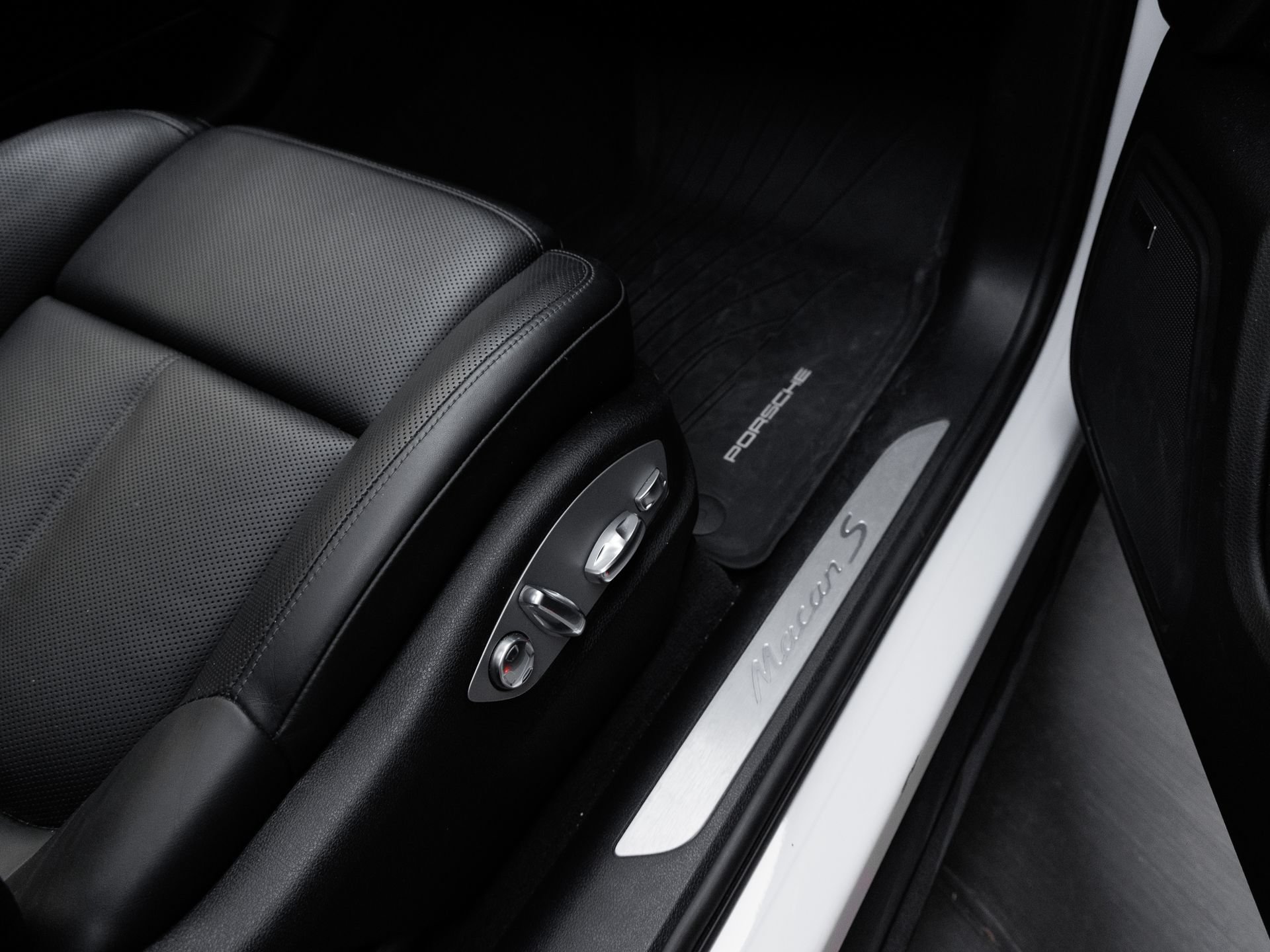 Certified 2021 Porsche Macan S AWD/4WD image 35