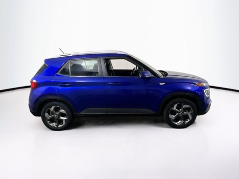 Used 2023 Hyundai Venue Limited w/ Cargo Package FWD image 4